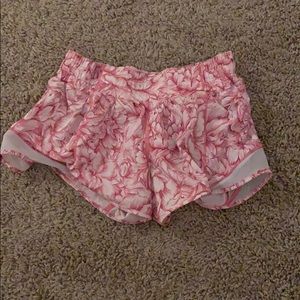 Lululemon hotty hot 2.5 shorts